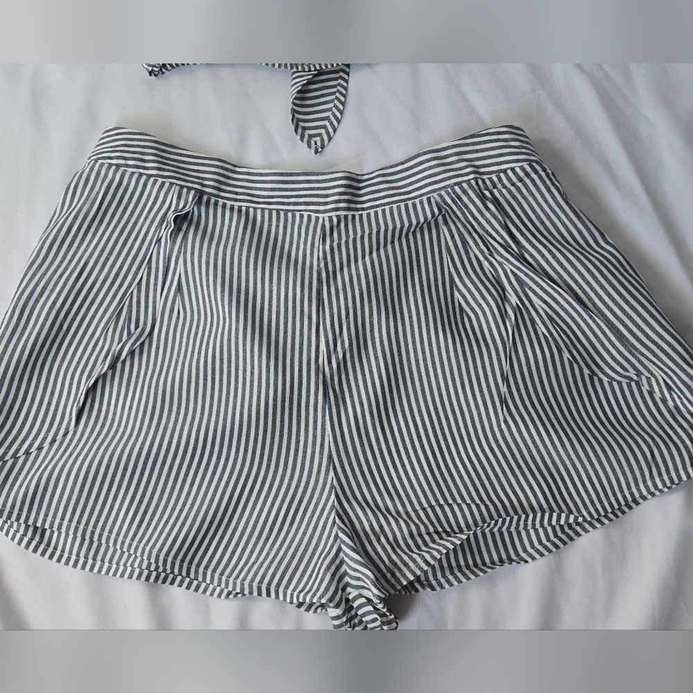 3/$25! NWT Nasty Gal Stripe Tie Bandeau & Short Set Size 4 - Picture 7 of 11